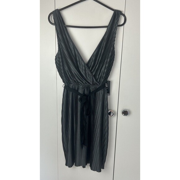 Express Womens Metallic V Neck Wrap Dress Size S Pleated Tie Sleeveless Gray NWT - Picture 2 of 9